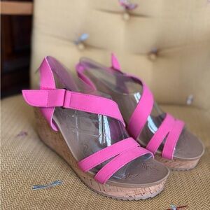 CL by Laundry Fuchsia Wedge Sandals